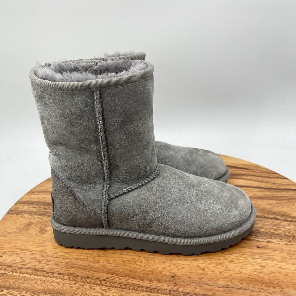 UGG Classic Short II Boots Womens Size 5 Gray Suede Casual Winter Shearling